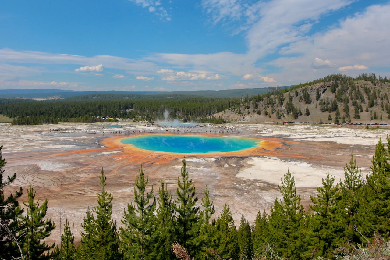 Yellowstone National Park | Activities & Lodging | Explore Better